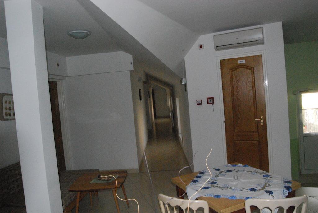 Karavan Panzio Hotel Kecskemet Exterior photo