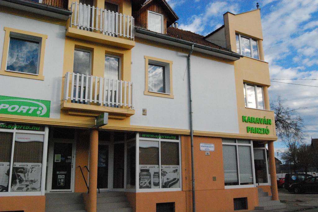 Karavan Panzio Hotel Kecskemet Exterior photo